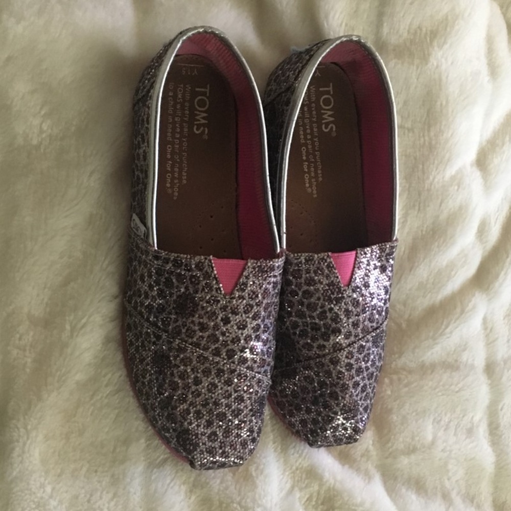 TOMS GIRLS PINK CHEETAH SLIP ONS SIZE Y1.5